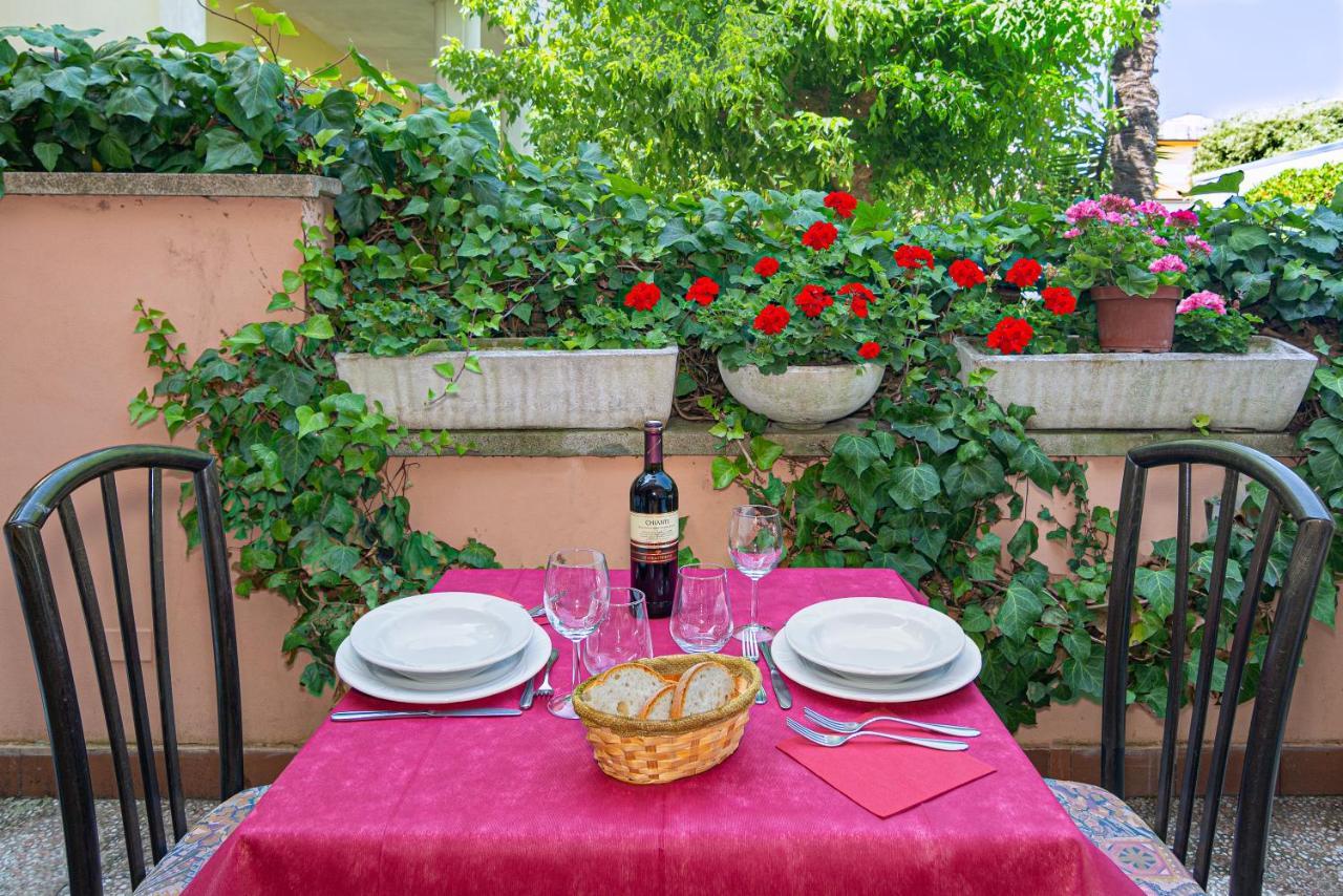Florentia Hotel Lido di Camaiore Buitenkant foto