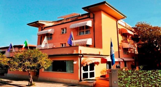 Florentia Hotel Lido di Camaiore Buitenkant foto