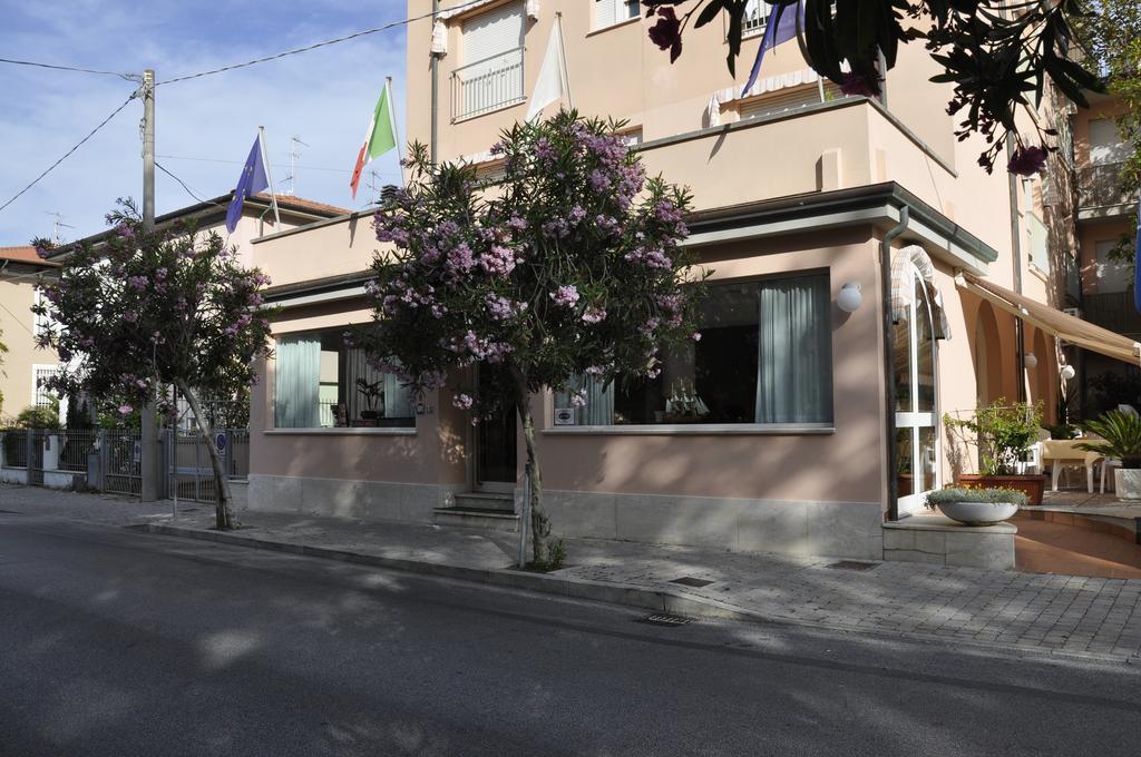 Florentia Hotel Lido di Camaiore Buitenkant foto